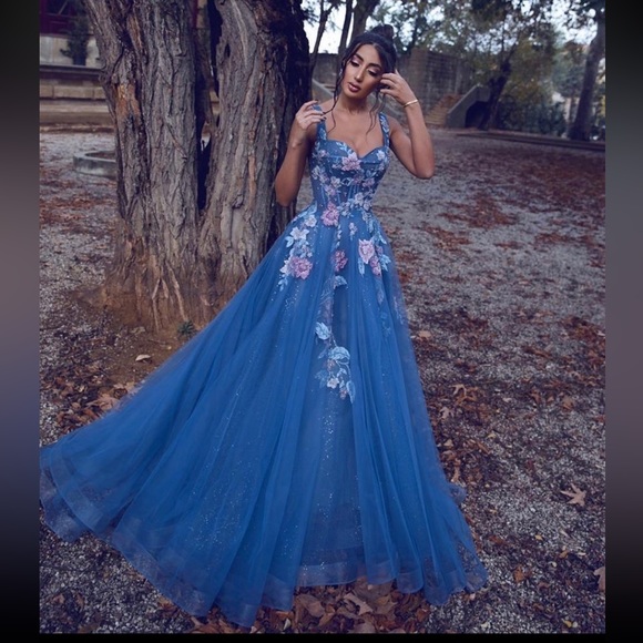 Gorgeous gown by Catwalk Couture! Worn only once! - Picture 2 of 2